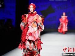 全球新锐女装设计师作品在时尚深圳展绽放