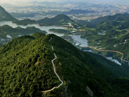 深圳首次公布“山海连城计划”建设方案，将打造“一脊一带十八廊”