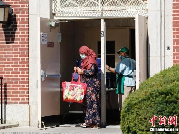 美国纽约现超级传播事件：56人感染近300人隔离
