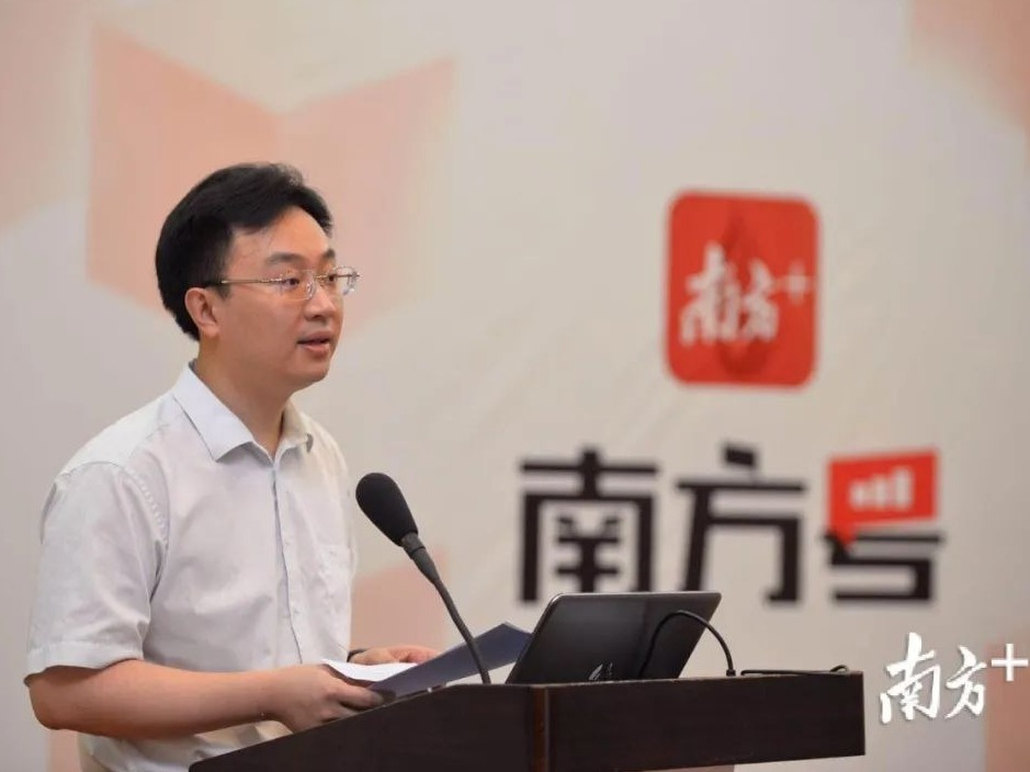 外交部新闻司迎“75后”副司长胡键，来自媒体
