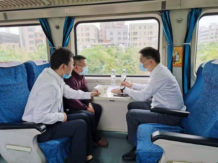 罗湖区区长刘智勇带队检查广深铁路外部环境整治工作 