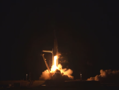 SpaceX龙飞船发射升空，送4名宇航员前往国际空间站