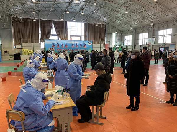 满洲里核酸检测累计采样16.4万人，排查出密接者305人