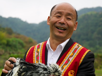 老农请来阿里云AI深山养鸡，明年小目标1个亿