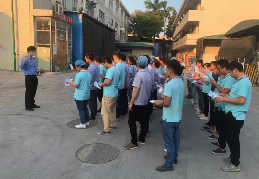 龙岗交警“交通安全进企业”宣传走进坪地