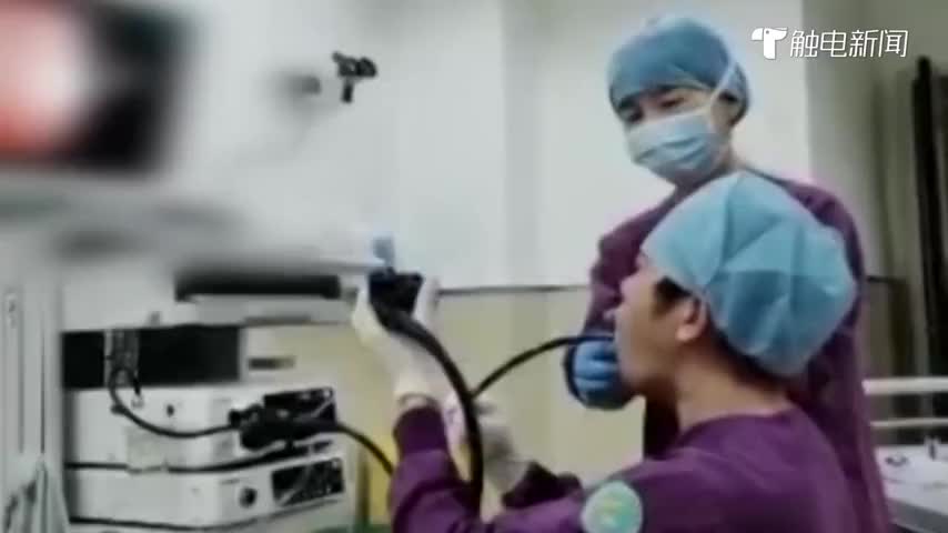 是个狠人！消化科医生自己给自己做胃镜