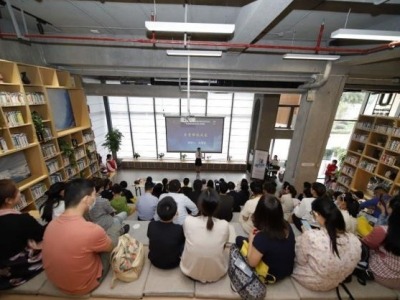坦言对阅读的热爱：王丽娟、陈惠等5人获颁“城市阅读代言人”称号