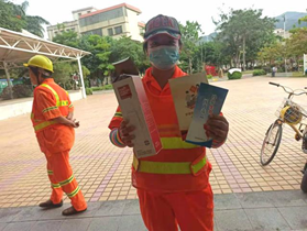 马峦街道面向环卫工人宣传禁毒知识