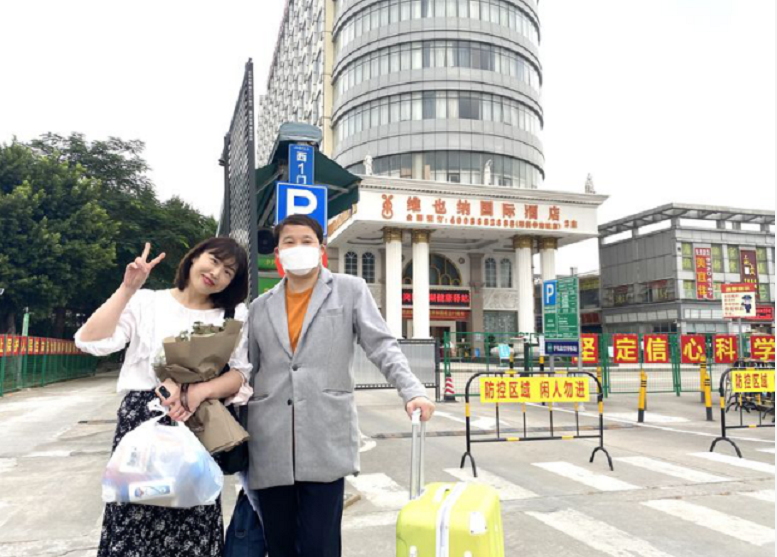 跨国夫妻因疫情相隔234天，终在深圳平湖再相见