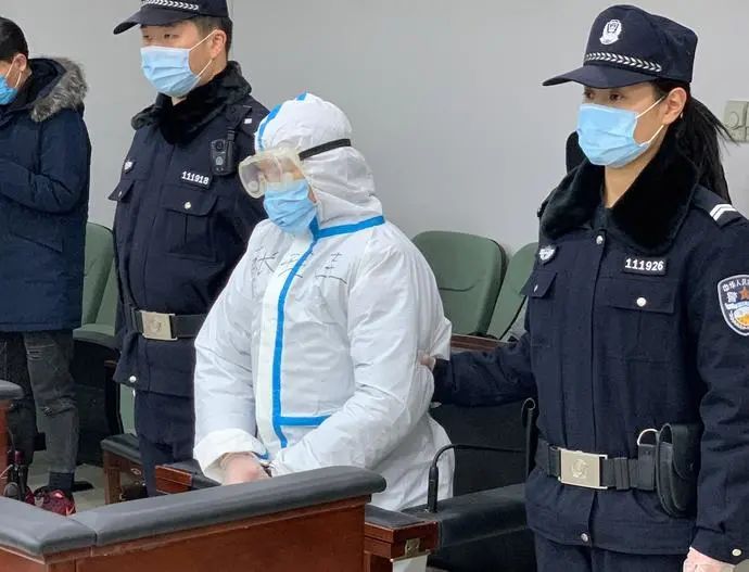虐待85岁老人十余次，56岁女保姆被判处有期徒刑2年