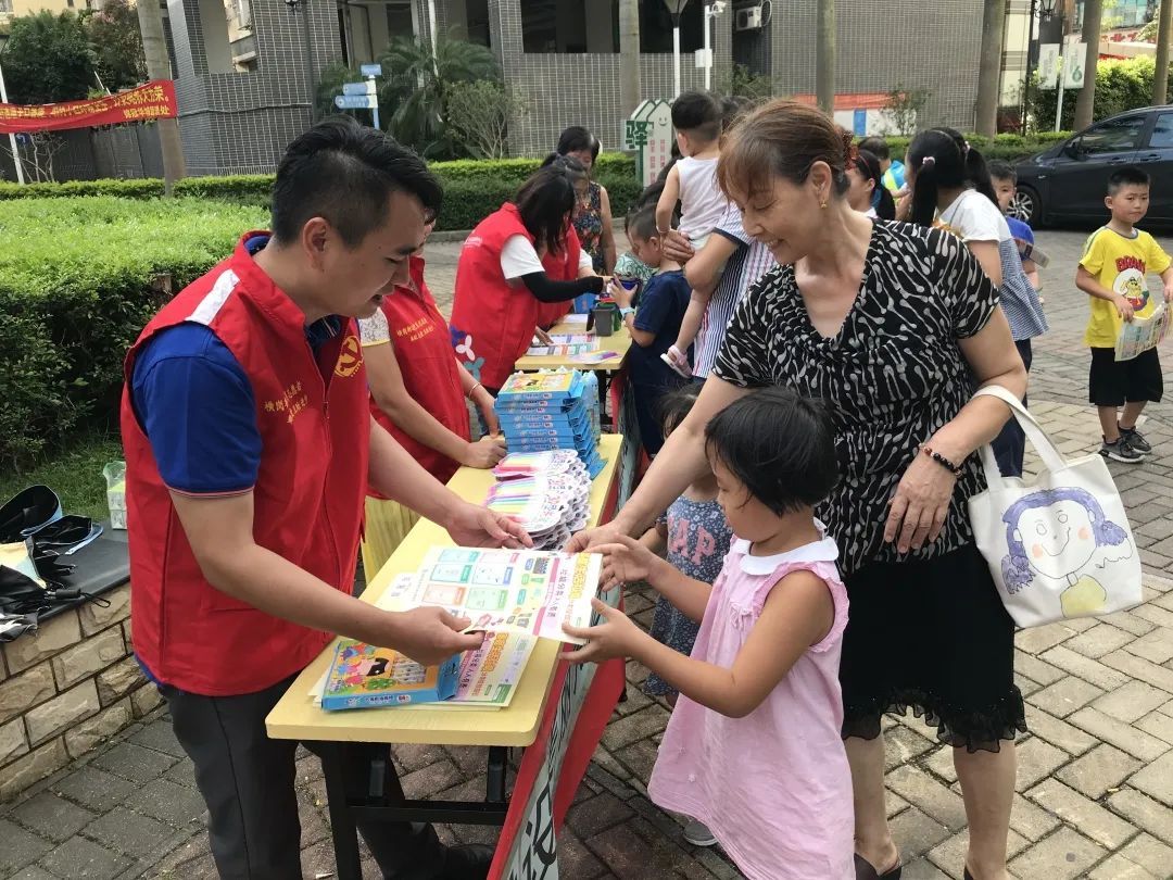 横岗街道：锦冠华城小区党支部打通服务群众“最后一百米”