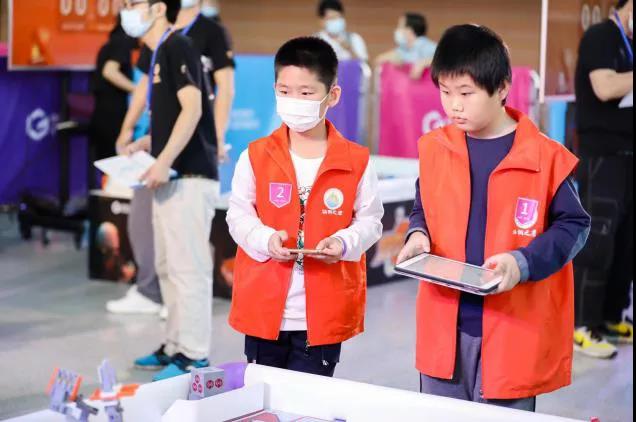 仙桐实验小学代表队一举夺得深圳学生创客节大赛冠军！