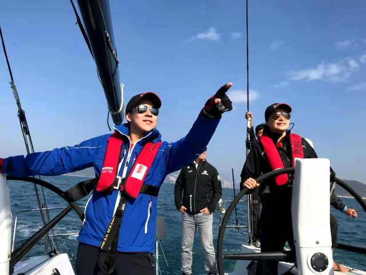 扬帆起航！深圳湾水域首次举办帆船赛事