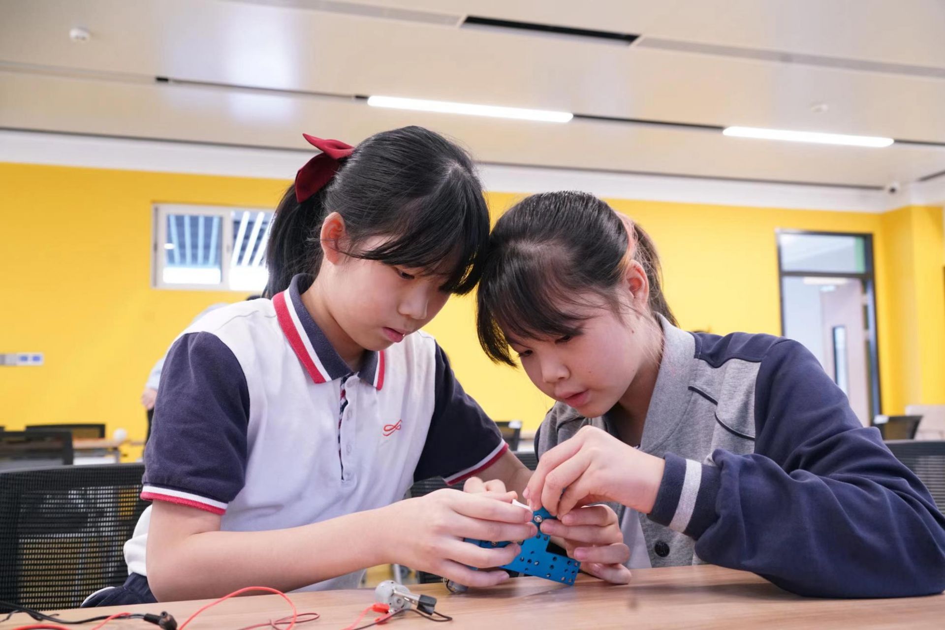 万科双语学校科学课与人工智能课实现跨学科融合