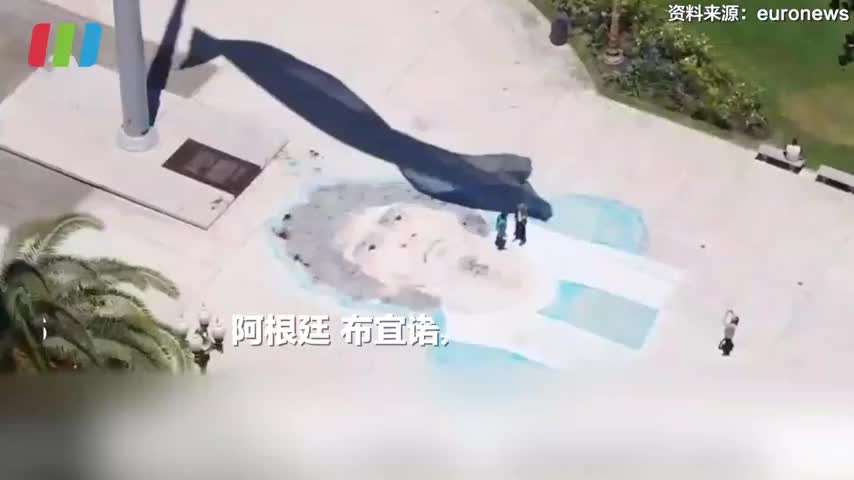 球迷排数公里长队送别球王，在马拉多纳遗体前痛哭失声