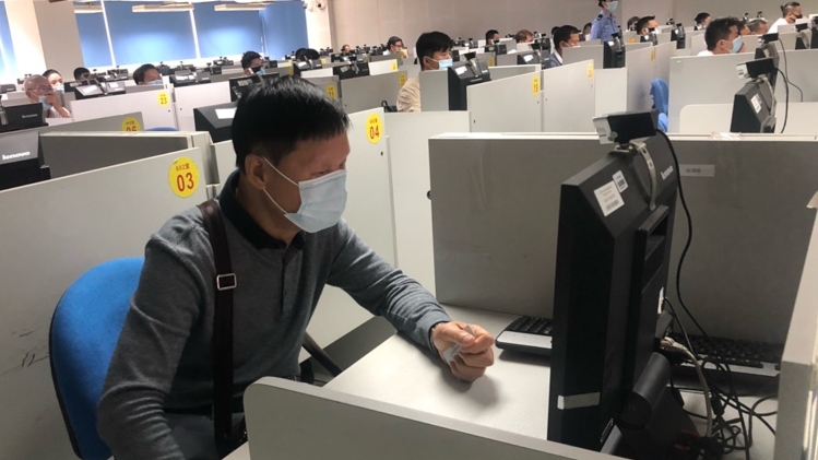 70岁以上老人可考驾照，74岁老伯饮下广州“头啖汤！