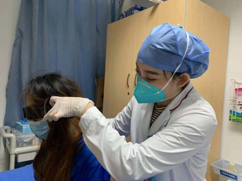 深圳一女子经常头晕还呕吐，一查才知竟是“耳石症”作怪