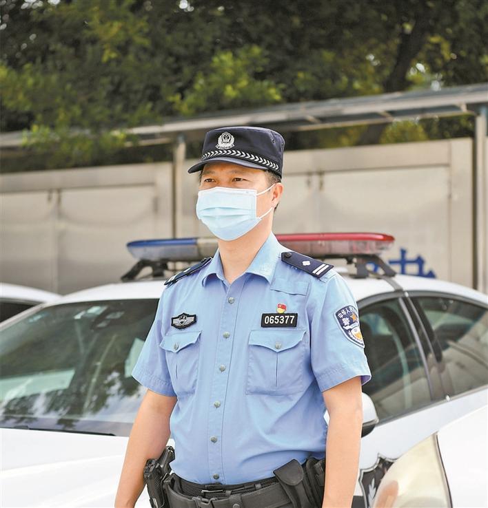 龙岗警星黄志强：把群众冷暖放心上
