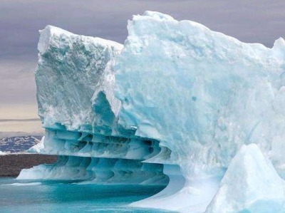 世界最大冰山或与大西洋岛屿相撞 数以百计生物受威胁