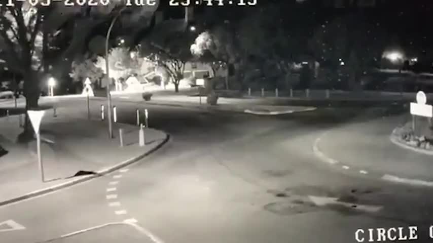 现实版速度与激情！南非司机车辆失控在空中飞出百英尺
