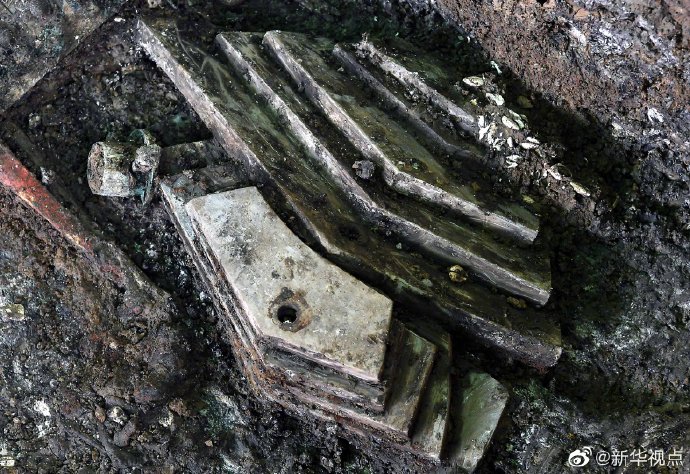 洛阳发现2600年前戎人王级大墓，随葬器物有编钟、玉扳指