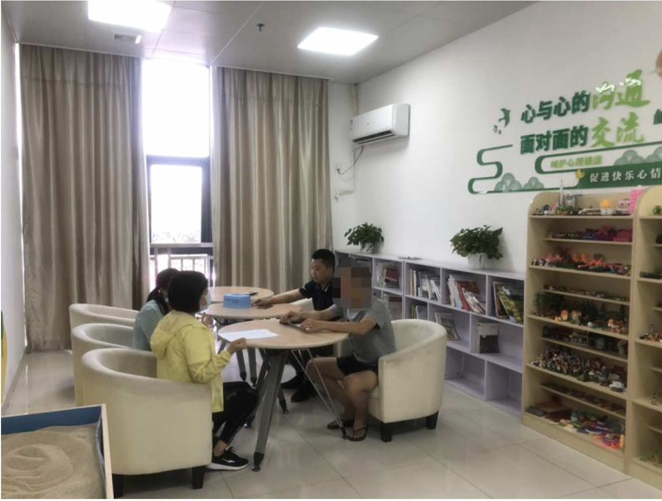 桂香社区：深入开展吸毒人员“平安关爱”行动