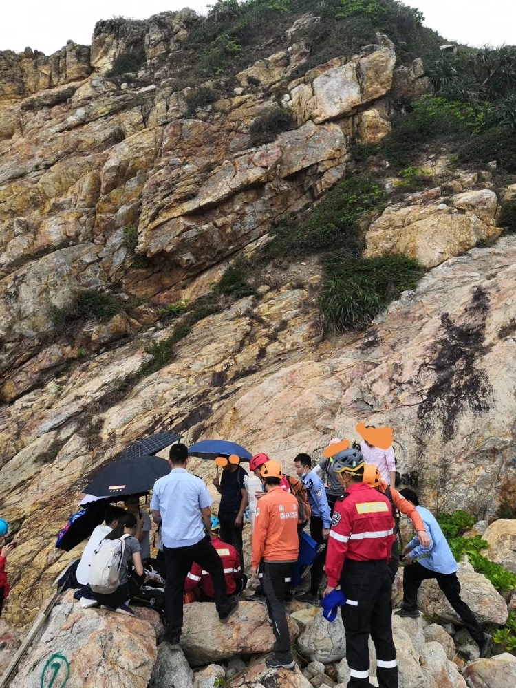 极速真探 | 驴友登山不走寻常路 不慎掉下7米悬崖