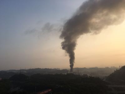  极速真探 | 深圳一厂房起火，已扑灭无人员伤亡 