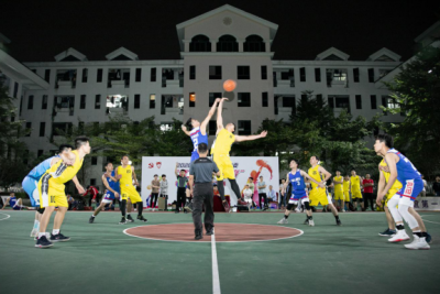 大浪时尚小镇12支队伍上演“篮球竞技秀”