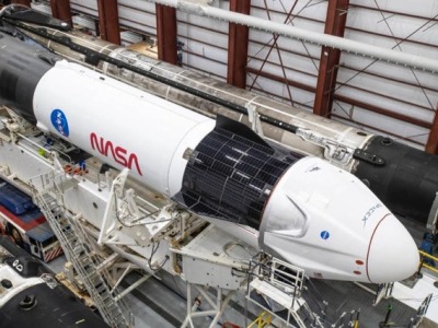 马斯克的龙飞船获NASA认证，本周末送4名宇航员上太空