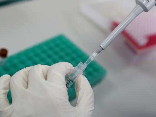 上海昨日确诊病例的8717名相关人员核酸检测均为阴性