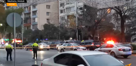 格鲁吉亚首都突发劫案：劫匪持手雷挟持9名人质