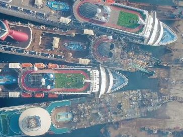 疫情重创邮轮业，土耳其拆船港停满报废邮轮