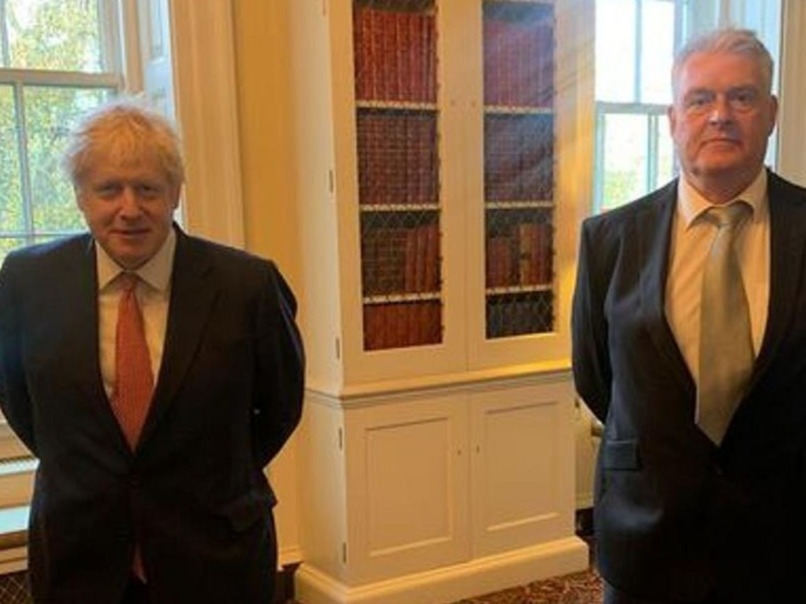 英国首相约翰逊因接触新冠检测呈阳性患者需自我隔离