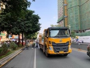 电动自行车撞货车担主责，交警：有没有保险差距巨大