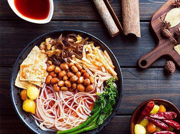 特评 | 一碗螺蛳粉，让世界品尝到丰富中国味