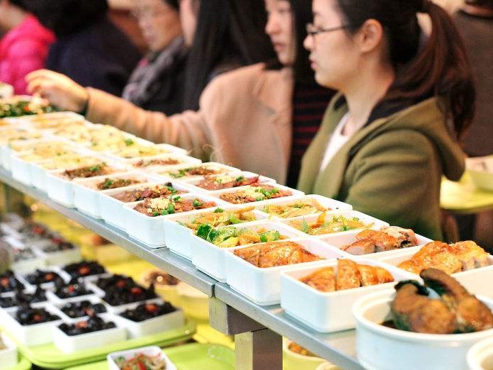 《白领午餐报告》：90后是便利店午餐消费主力，深圳“打工人”无辣不欢