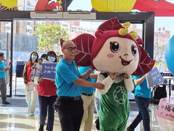“垃圾减量日”掀起减量热潮，喜茶、星巴克推优惠措施鼓励减量 