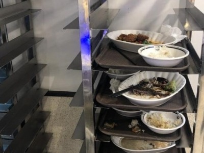 记者暗访车公庙片区上班族的“公共餐厅” 主食浪费现象普遍