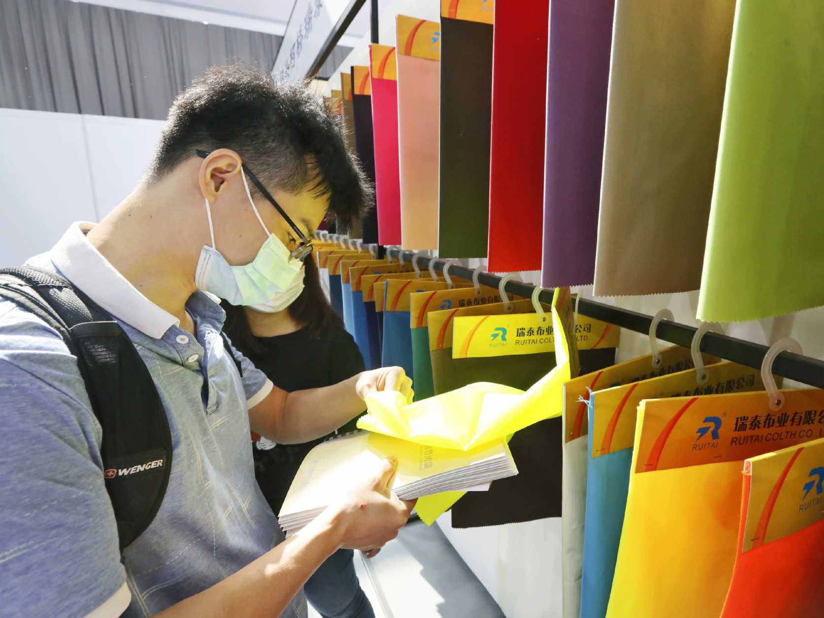 2020东莞虎门面辅料展：上万种高附加值面料撬动产业供应链