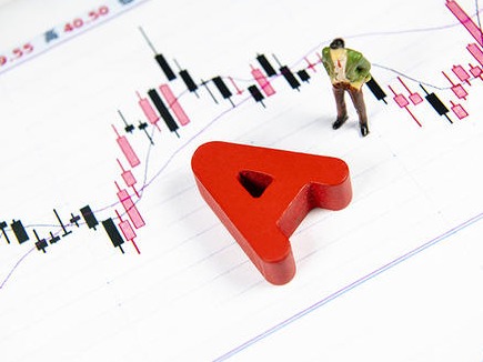 A股早盘震荡走高：沪指翻红微涨0.1%，汽车股掀涨停潮