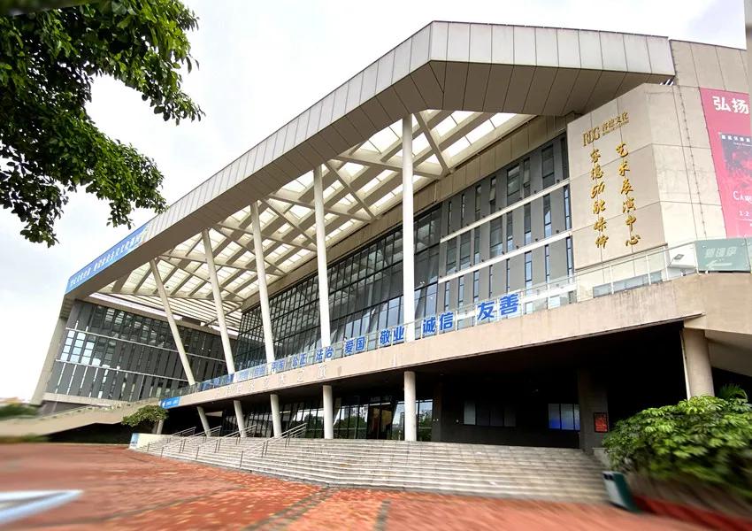 携手湖南省演艺集团，容德文化推出“湘遇鹏城”系列演出季，话剧《沧浪之水》成功首演