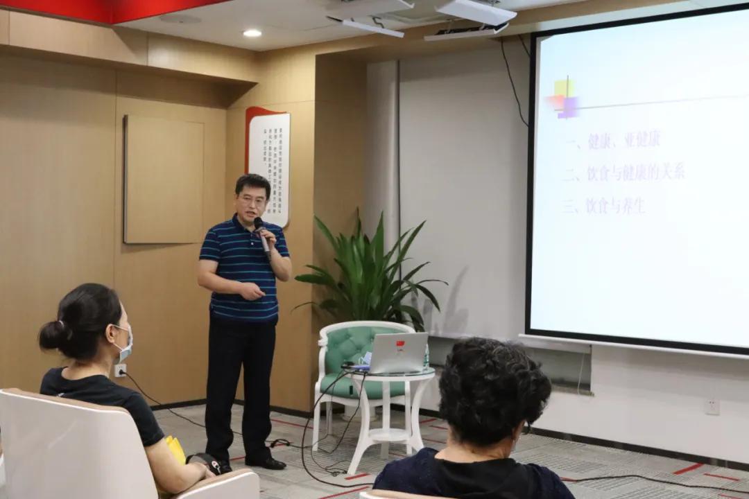 讲座、义诊、直播，罗湖区中医药进党群很贴心！