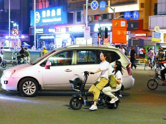 闯红灯、逆行……市民吐槽电动自行车横冲直撞“任我行”