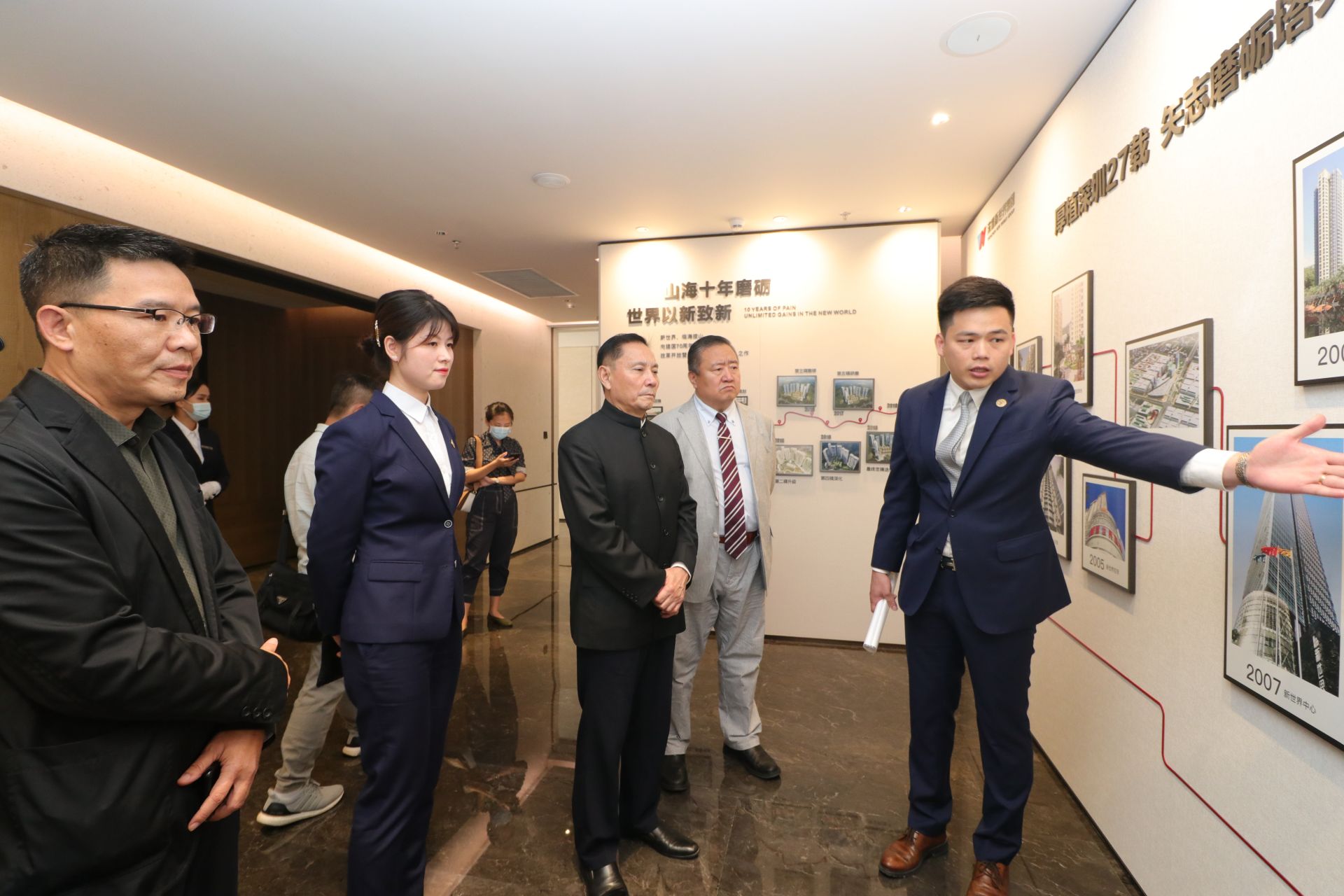著名特型演员卢奇亮相新世界临海揽山展示中心