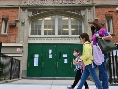 纽约学校受疫情影响再次关闭 华裔家长:折腾不起
