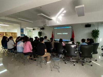 莲塘街道组织党员观看反腐教育警示片