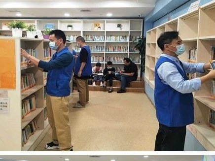 深圳读书月，图书馆来了一群“蓝马甲”义工  