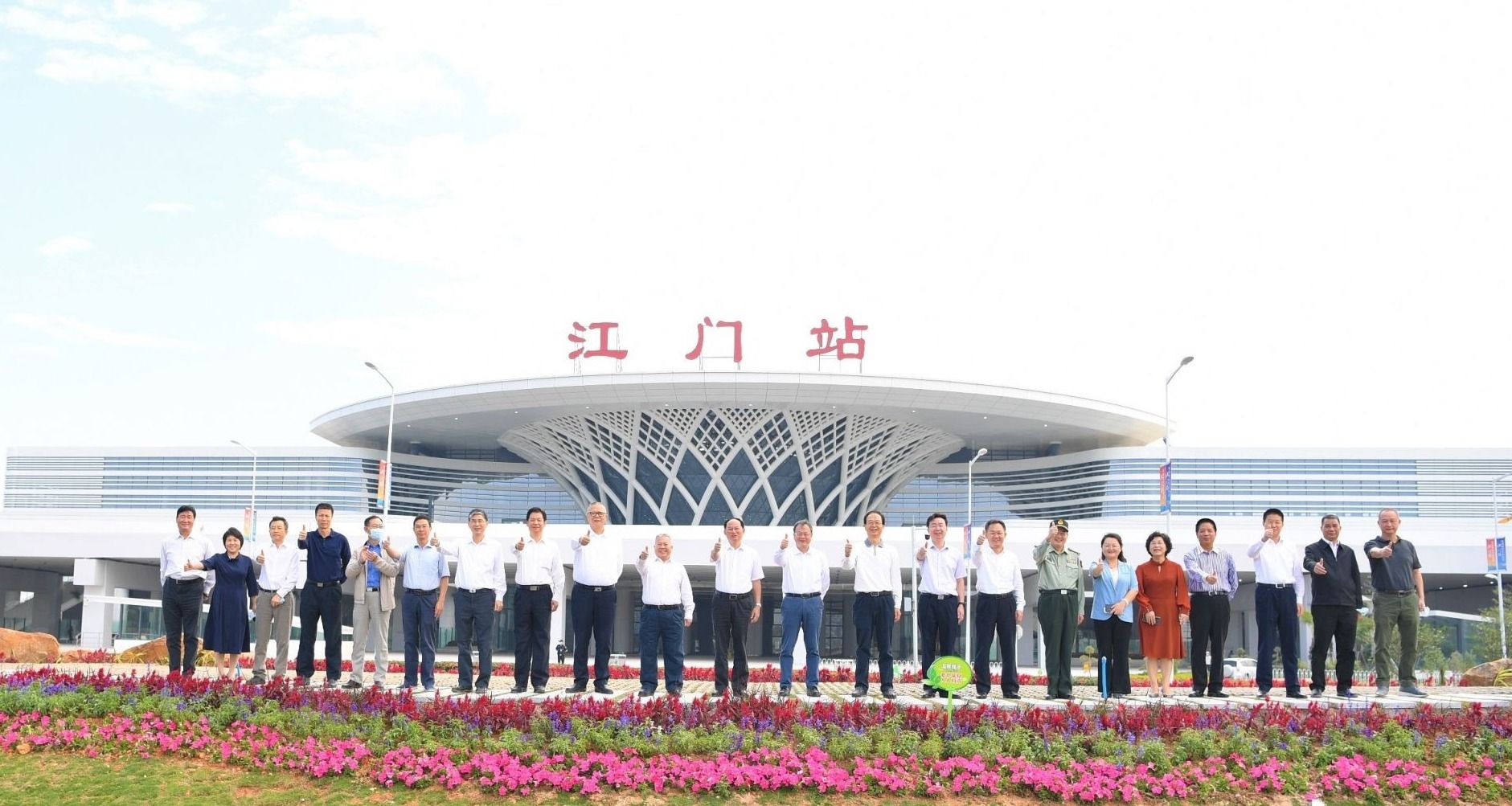 江门市四套班子领导到珠西综合交通枢纽江门站进行参观。杨兴乐摄