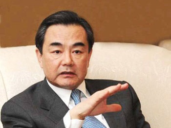 王毅会见日本自民党干事长二阶俊博：双方要逐步扩大人员交往